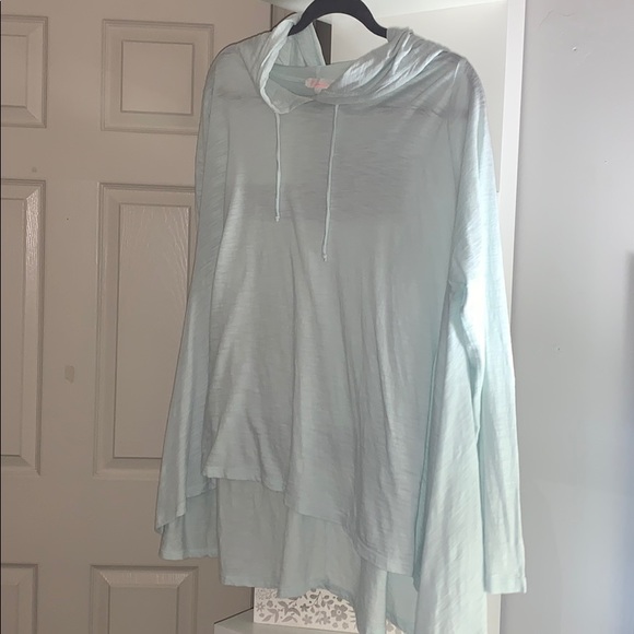 Flowy Lightweight Hoodie - Picture 4 of 7